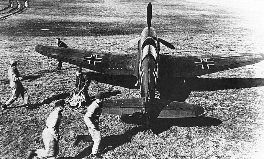 Heinkel He 100 byl stíhací letoun, vyvinutý firmou Heinkel v 2. polovině 30. let 20. století. Nikdy nebyl přijat do výzbroje Luftwaffe.