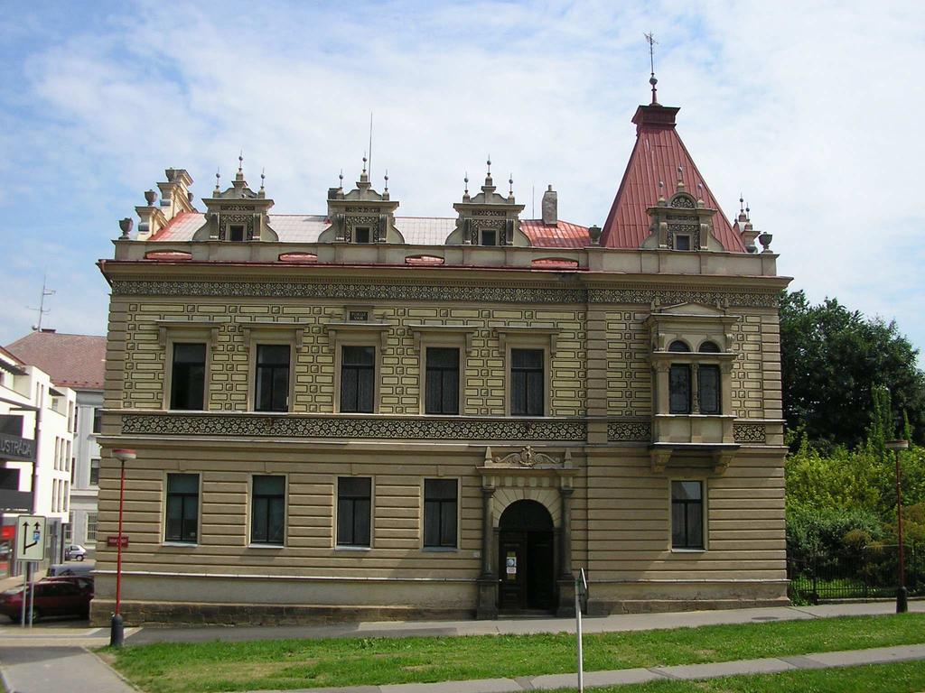 Základní informace: Právní forma: Farní charita Chrudim - církevní organizace Založena: 1.9.