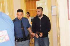 Když nás začali pronásledovat policisté, Pøítelkynì lhala u soudu a èeká ji trest Její svědectví v podstatě potvrdily Prostějovský soud jej na základě důkazů poslal na osm měsíců do vězení a na další