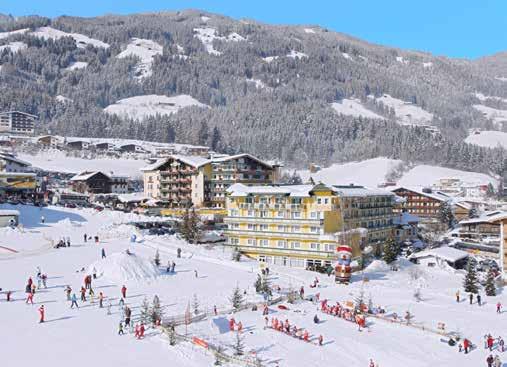 34 RAKOUSKO ZILLERTAL U ÚDOLNÍ STANICE POUKAZ NA WELLNESS Fügen Hotel Kohlerhof f POLOHA: centrum města Fügen cca 1 km. Lanovka Spieljochbahn u hotelu.