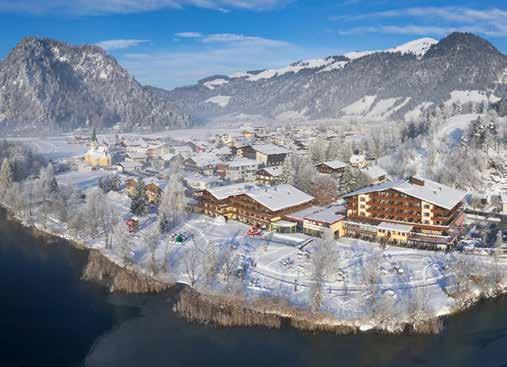 RAKOUSKO KITZBÜHELSKÉ ALPY 41 PRÁZDINOVÝ KOMPLEX... PŘÍMO U JEZERA Walchsee Bellevue am Walchsee f POLOHA: přímo u jezera, centrum cca 300 m. VYBAVENÍ: 120 pokojů a apart.