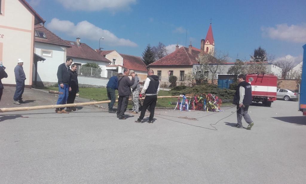 K tanci a poslechu hrála kapela Blaťácká pětka. Masopustní rej proběhl 25.února a hrála na něm kapela Kramolínka a DJ JIMI.