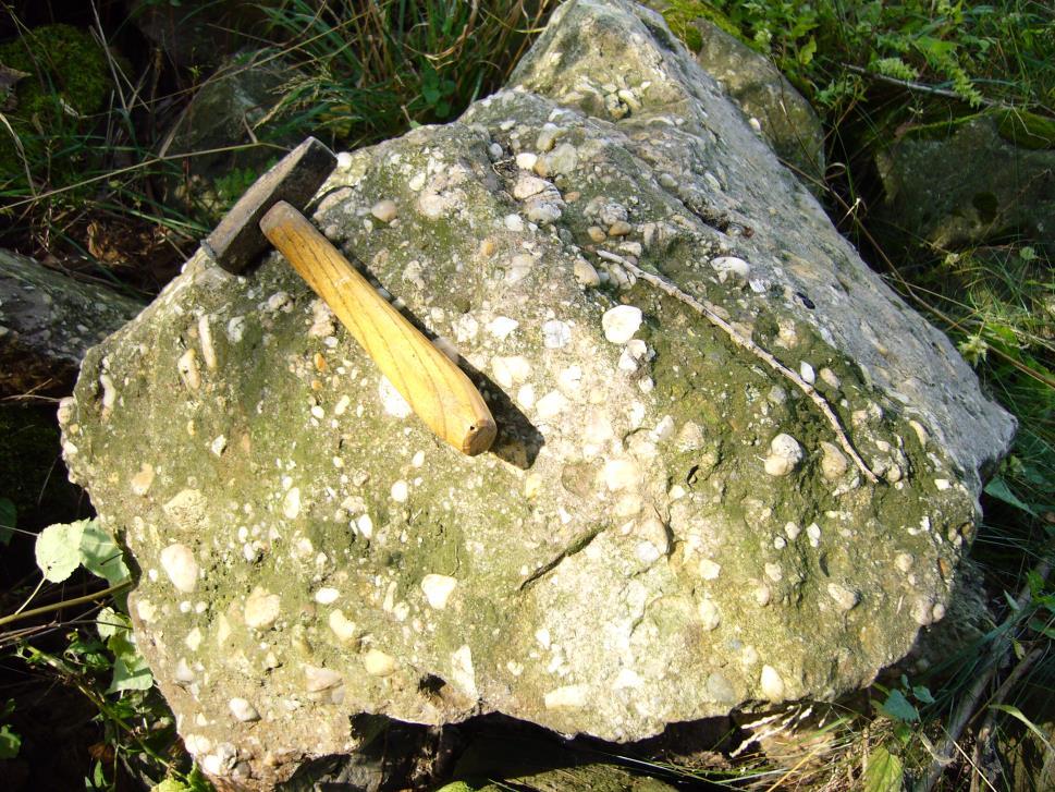 TERCIÉR, KVARTÉR Terciér je zastoupen jednak předvulkanickými sedimenty, řazenými do paleogénu, jednak mocným Středohorským vulkanosedimentárním komplexem.