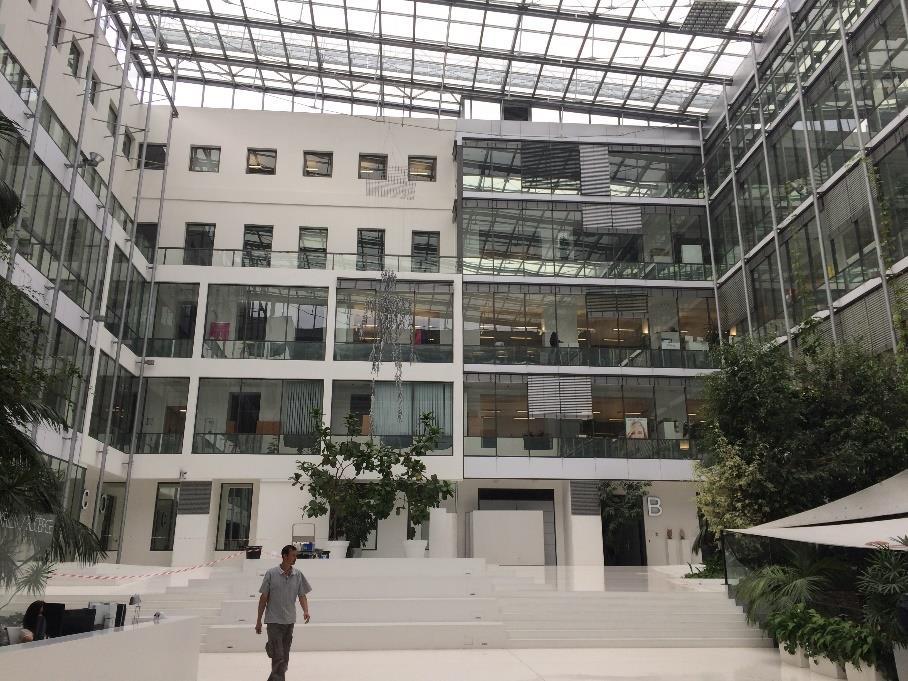 Obrázek č. 27 vybrané atrium (foto autor) 11.2. Stávající akustický stav V současné době v prostoru atria není použito žádných akustických opatření. Při běžném rozhovoru dochází v prostoru k ozvěně.