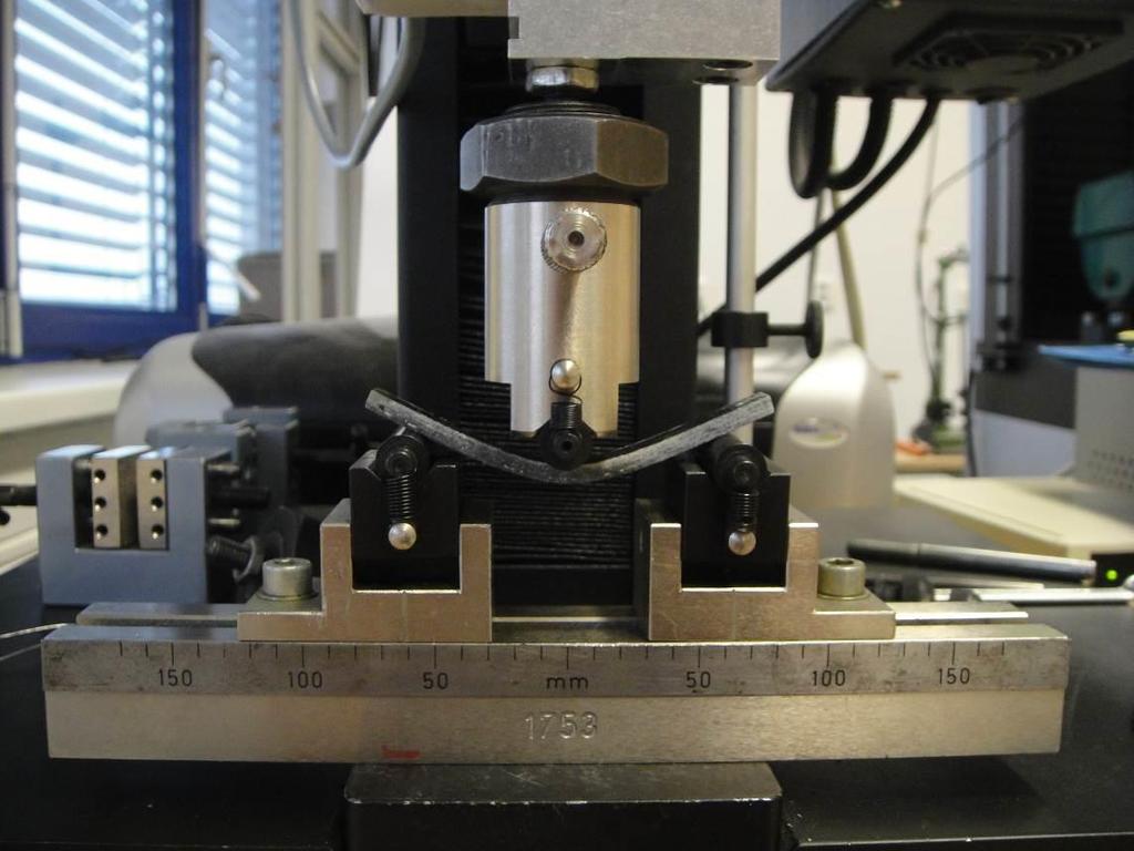 4.4 Zkouška v ohybu Dalším parametrem klasifikace mechanických vlastností je zkouška ohybem.