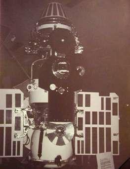 Američané ale vytvořili duplikát a o 36 dní později odstartoval Mariner 2. K planetě se dostal 14. prosince 1962 a to do vzdálenosti 35000 km. Nezaznamenal žádné výrazné magnetické pole.