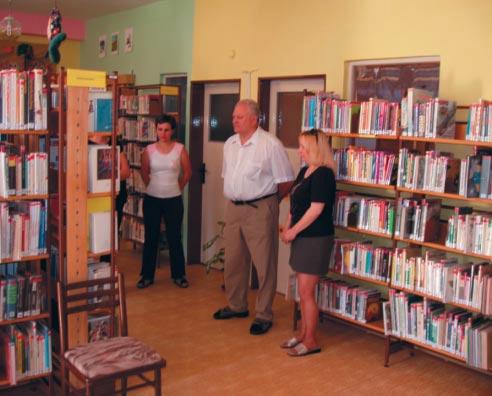 MùSTSKÁ KNIHOVNA V RUMUNSKÉ ULICI INFORMACE Z EKONOMICKÉHO A SOCIÁLNÍHO ODBORU oznamuje sv m ãtenáfiûm, Ïe byla dne 16. 6. 2003 po havárii vody opût otevfiena.