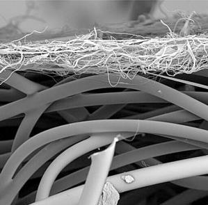 UTB ve Zlíně, Fakulta technologická 29 Kompozit PAN / H 3 BO 3 Nanokompozit, tvořený z polyamidových nanovláken a nanočástic kyseliny borité, výrazně snižuje hořlavost textilií.