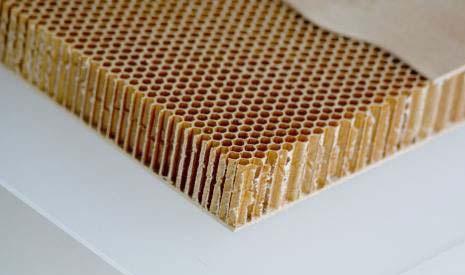 UTB ve Zlíně, Fakulta technologická 37 Je známa i další izomerní struktura aramidu, meta-aramid, který je známý pod obchodním názvem Nomex. Struktura meta-aramidu viz obr. č. 20.