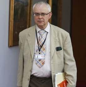 TREFA STRANA 7 VYDÁ SE ČSSD V ČELE SE SOBOTKOU PO STOPÁCH ŠPIDLY a GROSSE? Jak obecně známo, po obnově sociální demokracie v České republice, stanul na krátký čas v čele Jiří Horák (1990-1993).