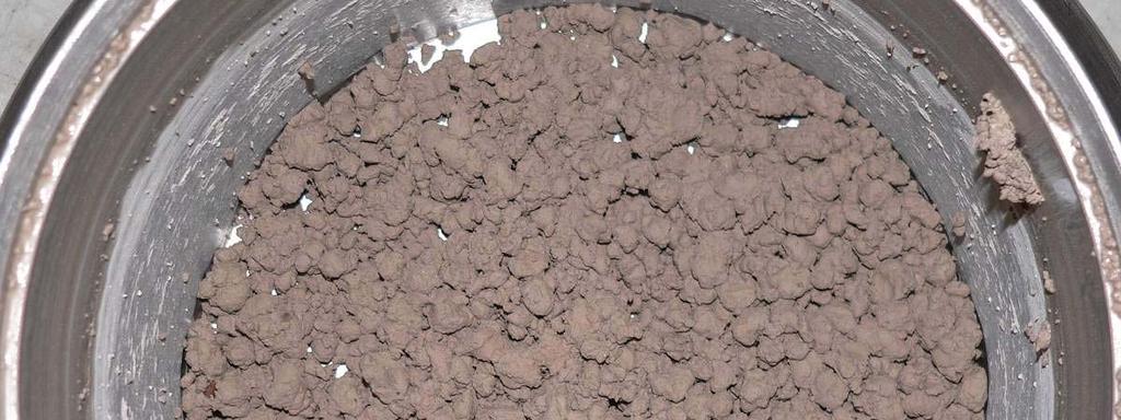 Po 1 minutě míchání byla naměřena teplota směsi okolo 60 C. Tato teplota postupně stoupala až k hodnotě okolo 66 C. Nejvyšší teplota byla dosažena po cca 8-10 minutách od počátku míchání.