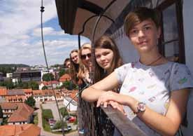 8 Pelhřimovské noviny Každý rok jezdí výtvarně nadaní žáci naší ZŠ Na Pražské Pelhřimov dobrovolně na dva dny na výtvarný plenér (kreslení a malování přímo v terénu) a ani letošek nebyl výjimkou.