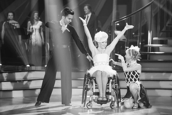 KULTURA Hvězdy StarDance tančily pro Paraple Foto: ČT / Mikuláš Křepelka Foto: ČT / Mikuláš Křepelka Sobotní večer 28.