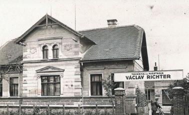 1937 1979 2013 1919 1970 Počátek historie naší firmy sahá až do roku 1919.