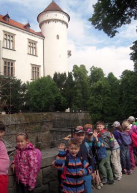Magdalena Hepnerová Výlet na Konopiště 1. června slaví děti na celém světě Mezinárodní den dětí.