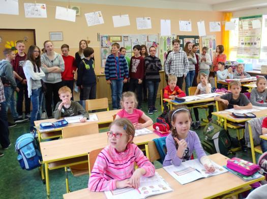 dubna v pravé poledne jsme již na obvyklém místě, tedy na parkovišti před radnicí MÚ Prahy 15, mohli přivítat
