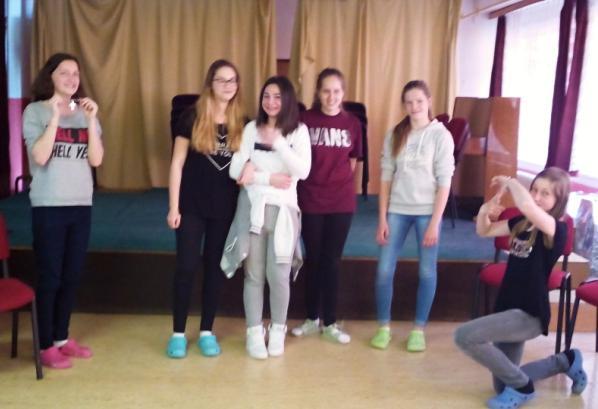 NOVINKY OD NÁS Anglický workshop Jedinečnou možnost zahrát si různé společenské hry a vyzkoušet si, jak se hraje divadlo - a to