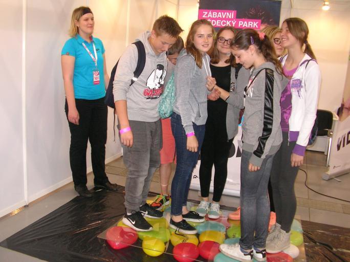 NOVINKY OD NÁS Veletrh vědy Nechte se vtáhnout do tajů vědy, bylo letošním mottem Veletrhu vědy v Letňanech, který se uskutečnil pod záštitou Akademie věd ČR 19. 21.