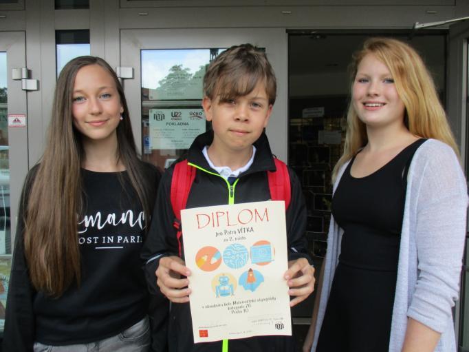 Mohli jsme si popovídat s vědci i studenty vědeckých ústavů, vysokých škol i science center. Pro návštěvníky byl dále připraven přednáškový sál, vědecká kavárna a interaktivní kamion ČVUT.