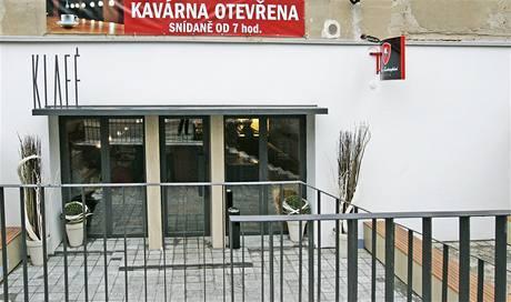 5.5. Klafé kavárna Klafé kavárna stojí na ulici Klácelové na Kraví Hoře. Kraví Hora se nachází mimo střed Brna (Filip, 2004). Kavárnu by se dalo lehce přehlednout, je totiţ v suterénu rodinného domku.