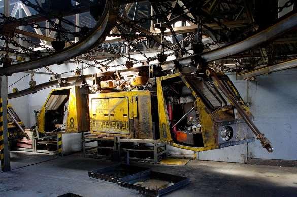 Závěsná (ale i kolejová) doprava stále tvoří potřebný prvek i v moderních dolech, jako již zmíněný turecký důl Soma Eynez East Mine, který byl vybaven