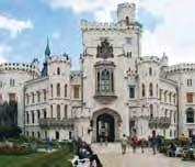 rozích věže, jeden číselník o průměru 200 cm v