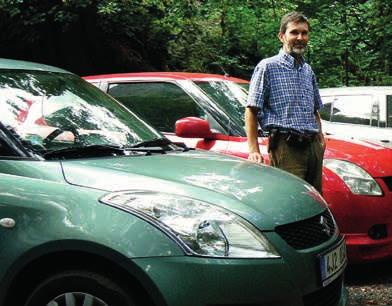 O vůz se mi v Simcaru perfektně starají. Kromě toho mi zdarma ošetřili ďubky od kamínků a bezplatně vyčistili interiér, ale co mne úplně dostalo, byla nabídka, zda se nechci mrknout na zvednutý vůz.
