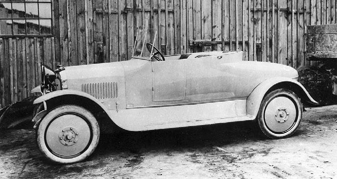 ? 1918 Laurin a Klement 1923 vykazoval hmotnost kolem 1150 kg, hmotnost kompletního 4,5 m dlouhého šestimístného automobilu se podle provedení karoserie pohybovala mezi 1600 a 1800 kg.