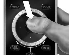 Použití pevných tlačítek a tlačítek dotykového displeje Pevná tlačítka a tlačítka dotykového displeje pokrývají nejčastěji používané funkce ovládaných zařízení.