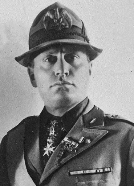 3 Benito Mussolini Benito Amilcare Andrea Mussolini s A.Hitlerem 29. červenec 1883 Predappio 28.