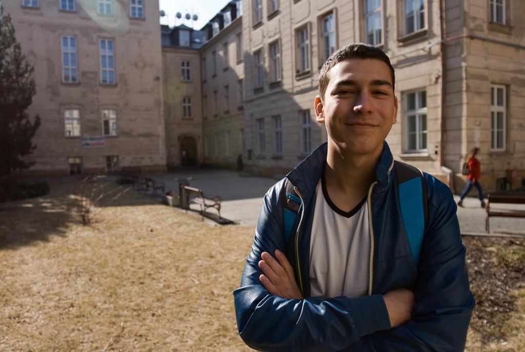student Rašíd Agamalijev: dříve jsem nebyl zrovna dobrý student Někteří studenti dojíždí do školy klidně i čtyři hodiny vlakem, podobně je na tom i Rašíd, jen s tím rozdílem, že nejezdí vlakem, ale