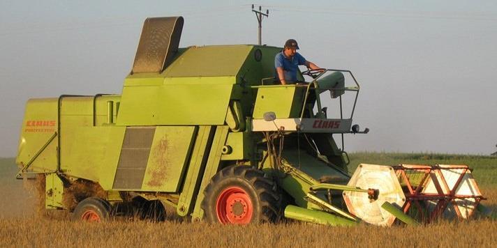 se pohybuje v rozmezí 220 až 280 g.kw -1. h -1. Zvyšování výkonu sklízecích mlátiček se dosahuje pomocí přeplňování. K tomu se používají turbodmychadla, která se pohání energií výfukových plynů.