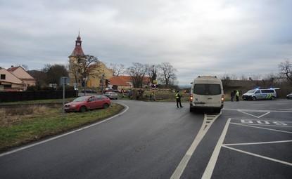 5,3 m od osy koleje; ve směru jízdy nakladače, tj.