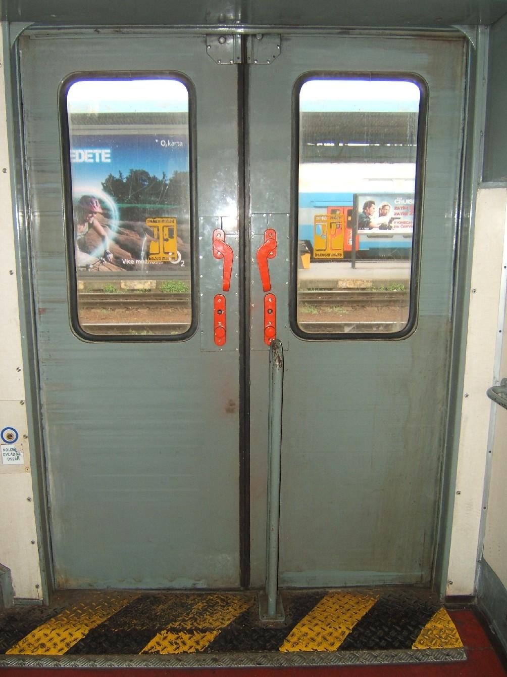 Foto 3: Dveře vozu řady