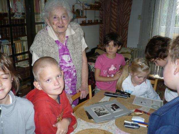 V hodině českého jazyka si povídali o Eduardu Štorchovi a blíže se seznámili s jeho knihou Lovci mamutů.