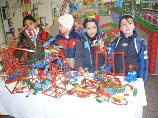 listopad 2008: Okrskové kolo ve florbalu mladších žákyň Ve středu 19. listopadu 2008 se konalo historicky první okrskové kolo ve florbalu mladších žákyň.