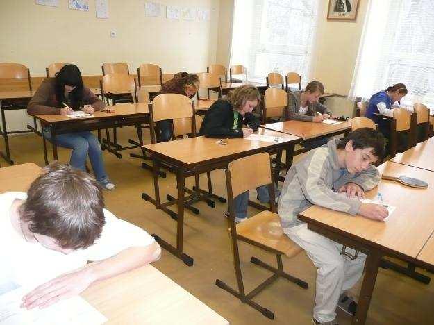 Pomyslnou jedničku s hvězdičkou si zaslouží Radim Kejzlar, který se jako jediný ani jednou nespletl. Z žáků 1. ročníku prokázali nejlepší znalosti Jan Jansa (I.A) a Ondřej Toman (I.B), z žáků 2.