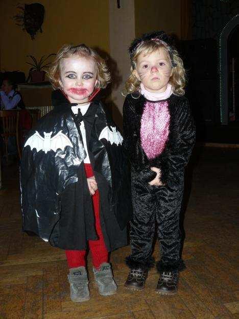 kočička, klauni, vodník, Batman nebo upírka.