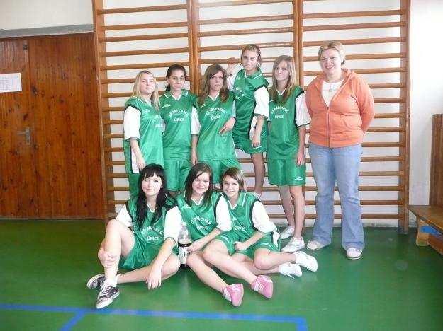 26. leden 2009: Okresní kolo chemické olympiády V pondělí 26. ledna 2009 se Hana Machačová a Lenka Matěnová z IX.A zúčastnily okresního kola Chemické olympiády kategorie D.
