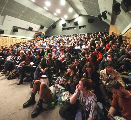 2. ZÁVĚREČNÁ TISKOVÁ ZPRÁVA 30. října 2018 22. Ji.hlava skončila. Na festival přijelo 5310 akreditovaných diváků. Dvaadvacátý ročník Ji.hlavy je za námi.