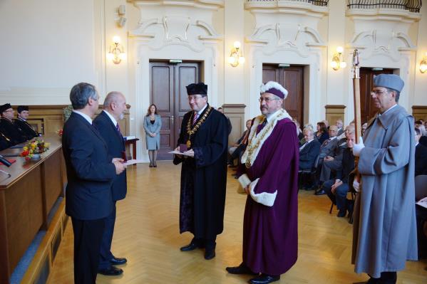 8.1.9 SHROMÁŽDĚNÍ AKADEMICKÉ OBCE Akademický senát a vedení Fakulty stavební VUT v Brně uspořádali 14. 11.