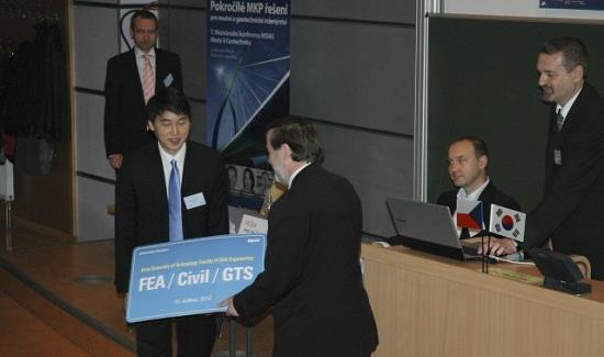 8.1.17 KONFERENCE S FIRMOU MIDAS IT Dne 16. května 2012 společně s korejskou firmou MIDAS IT se konala na FAST VUT konference Pokročilé MKP řešení pro mostní a geotechnické inženýrství.