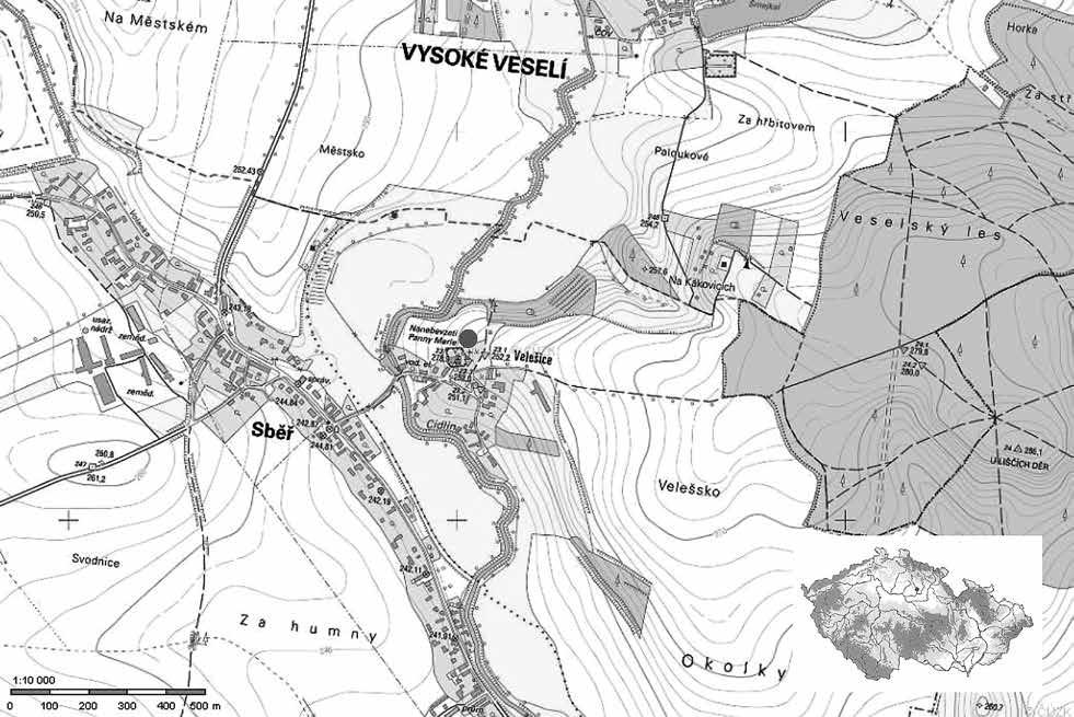 PRAEHISTORICA XXXIII/1 2 UNIVERZITA KARLOVA, 2016 Obr. 1 Velešice, okr. Jičín, oblast nálezu esovité ptačí spony. Fig. 1 Velešice, Jičín district. S-shaped brooch discovery area, Jičín district. Obr. 2 Velešice, okr.