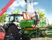 Zásobník XTender 4200 se strojem Cenius 6003-2TX a dvěma semenovody pro aplikaci hnojiva a osiva Zásobník nesený za traktorem XTender umožňuje v průběhu přípravy půdy současně aplikovat hnojivo