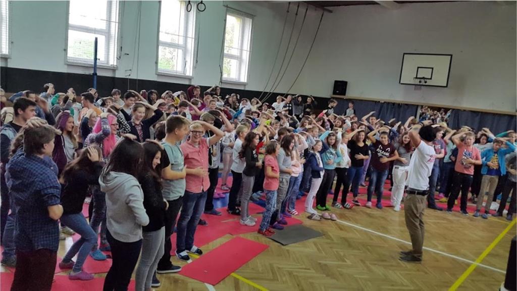 Tokhiho. Programu se zúčastnily děti všech tříd, bez ohledu na věk.