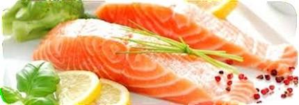 PUFA dělíme na omega-3 a omega-6. Kyseliny linolová (omega-6) a -linolenová (omega-3) se nazývají esenciální (tzn. organismus si je neumí vytvořit), a proto je musíme dodávat potravou.