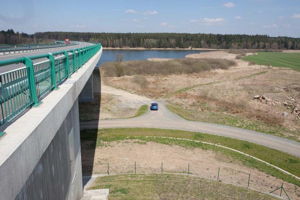 (2). Břehové porosty