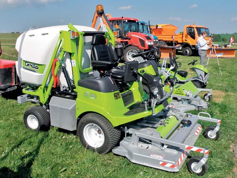 Jistě i teď se těšíme na podzimní seče a sběr listí, kde především budeme moci ukázat bravurní vlastnosti modelu FD 1100 4WD.