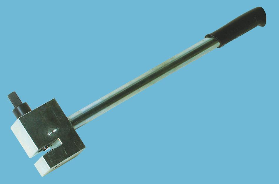 max. 32 mm Délka: 250 mm 600 g DZP 11 Děrovač zemnící pásky Max.