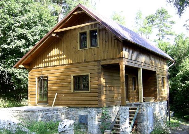 Pokud dřevo po několikaleté recyklaci na stavbě nakonec spálíme, lze vzniklé teplo využít k topení